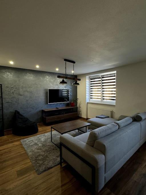 Modern Apartment In City Centre Banska Bystrica Ngoại thất bức ảnh